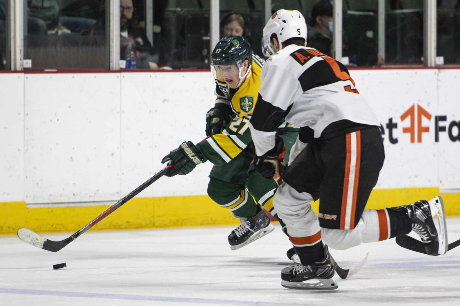Musketeers vs Lancers hockey